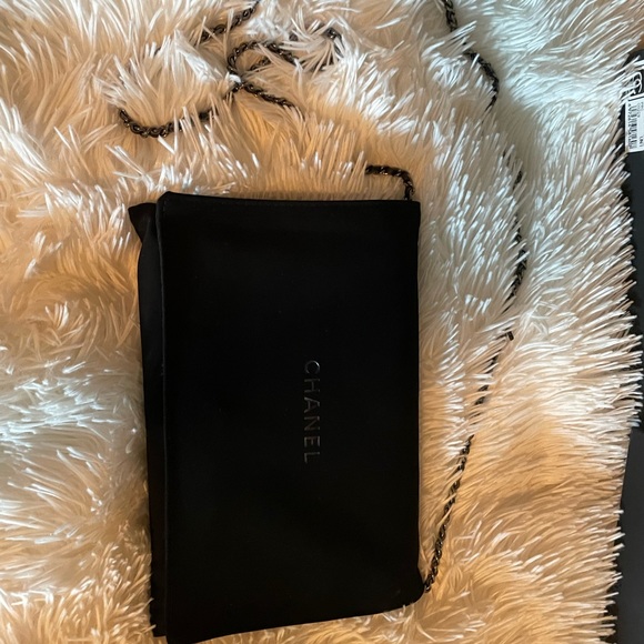 Chanel bodycross. Great for going out. Black with silver sparkle. - Picture 4 of 6